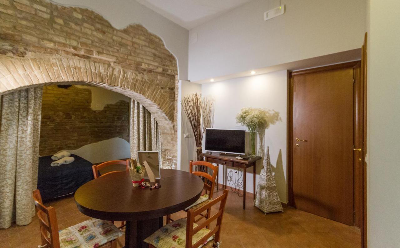 אסיסי Camere La Basilica מראה חיצוני תמונה